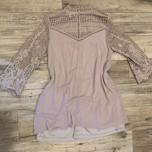 Listicle Light Gray/Crochet Button Back Long Boho Tunic Women’s Size Medium ae - Picture 5 of 6